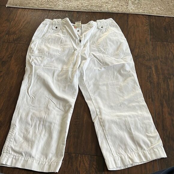 Caribbean Joe Woman let go White Cropped Pants size 10 In GUC - Picture 1 of 7